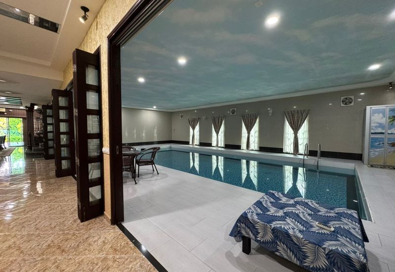 Extra-large Detached Bungalow with Land