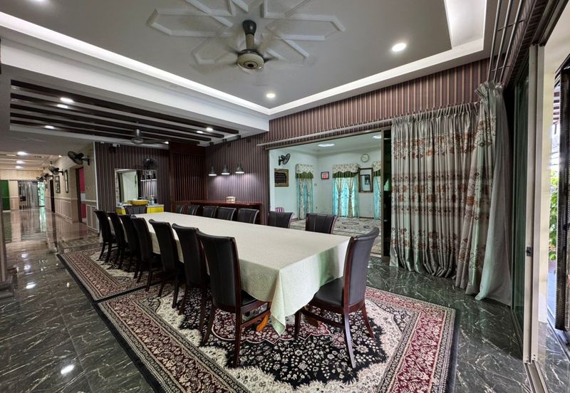 Extra-large Detached Bungalow with Land