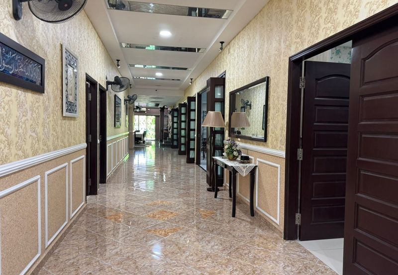 Extra-large Detached Bungalow with Land