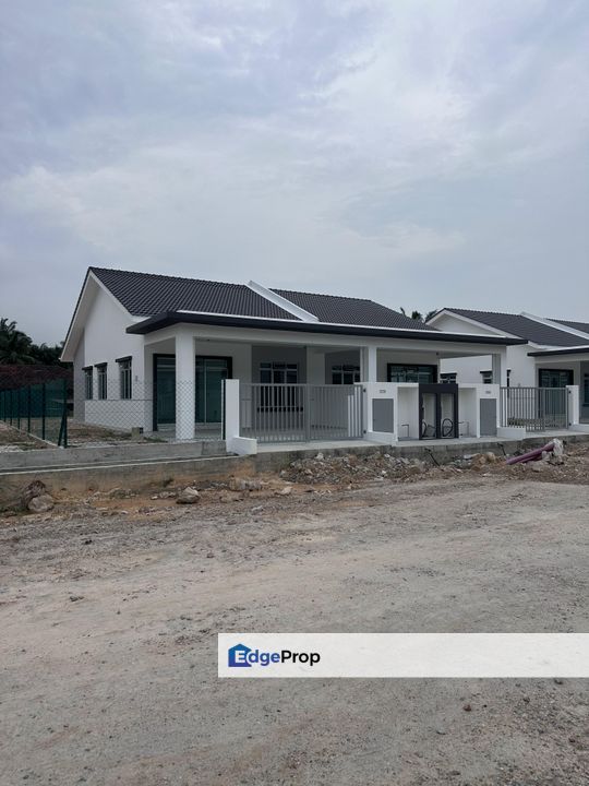     Semi-D Murah RM450K Tanah Luas , Selangor, Banting