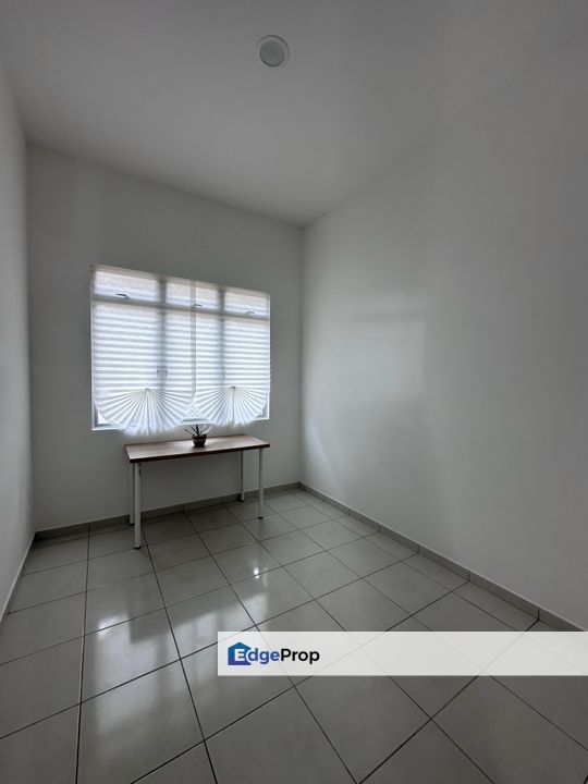     Semi-D Murah RM450K Tanah Luas , Selangor, Banting