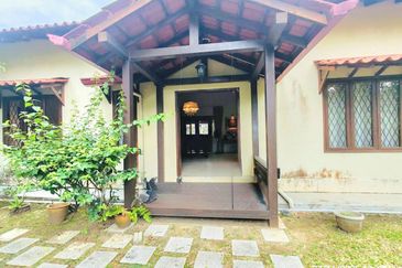 Bangi Golf Resort Bungalow Resort Style