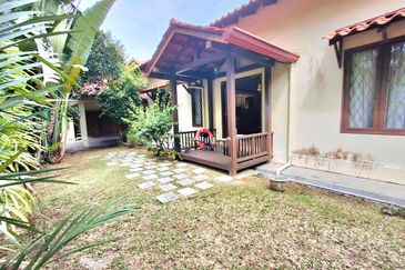 Bangi Golf Resort Bungalow Resort Style