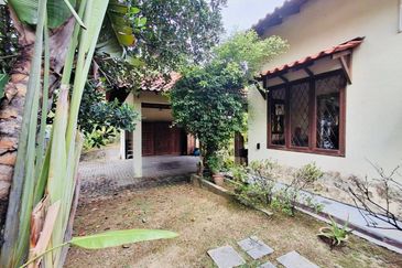 Bangi Golf Resort Bungalow Resort Style