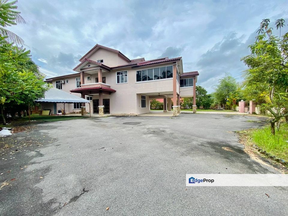 Desa Pinggiran Putra Kajang, 2 Storey Bungalow House For Sale, Spacious Land, Selangor, Kajang