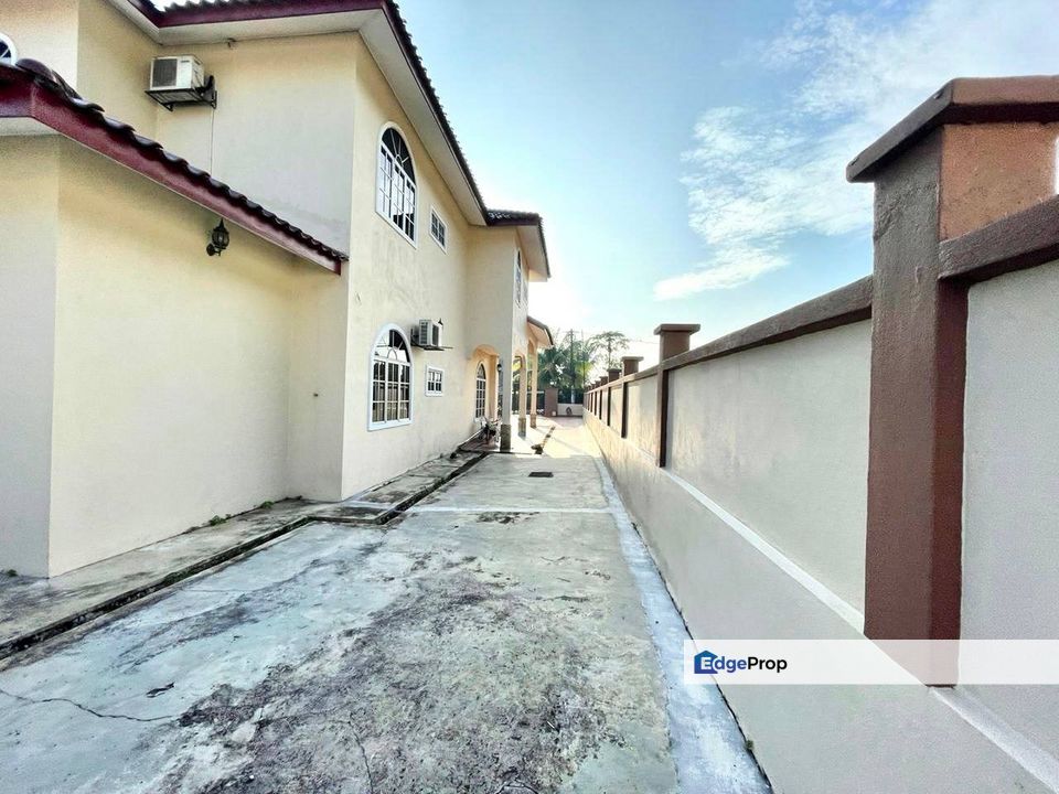 Kg Abu Bakar Baginda, 2 Storey Bungalow House For Sale, Huge Land, Selangor, Kajang
