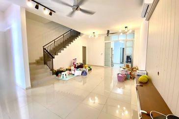 Setia Warisan Tropika (Belladonna)