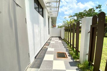 Setia Warisan Tropika (Belladonna)