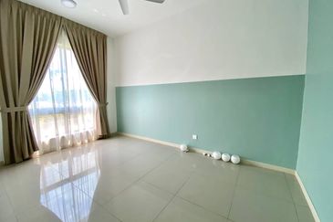 Setia Warisan Tropika (Belladonna)