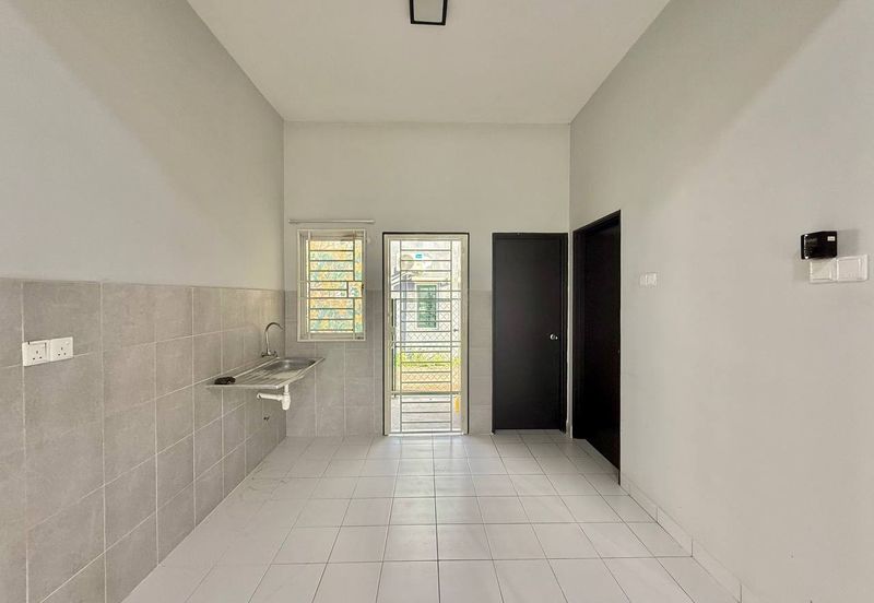 Taman Ruby Dengkil, 2 Storey House For Sale, Like New