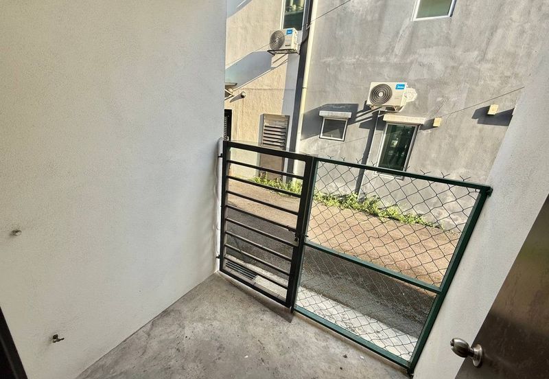 Taman Ruby Dengkil, 2 Storey House For Sale, Like New