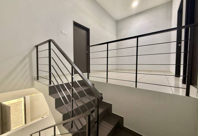 Taman Ruby Dengkil, 2 Storey House For Sale, Like New