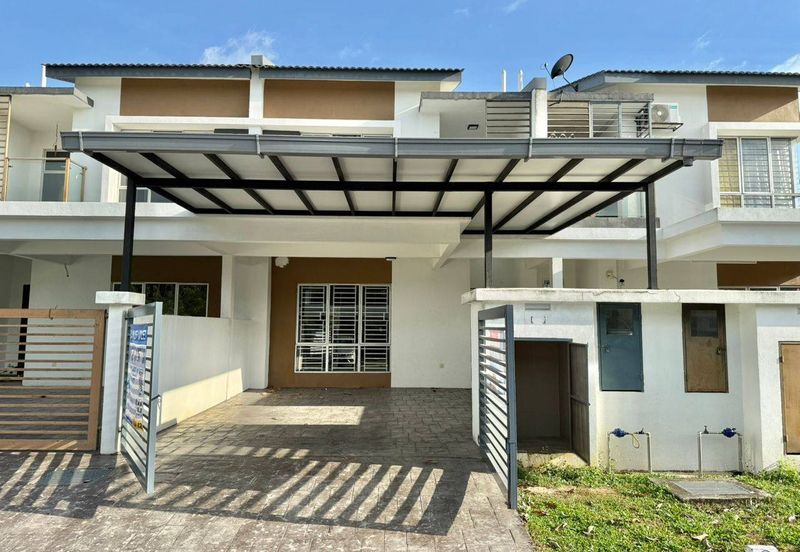 Taman Ruby Dengkil, 2 Storey House For Sale, Like New