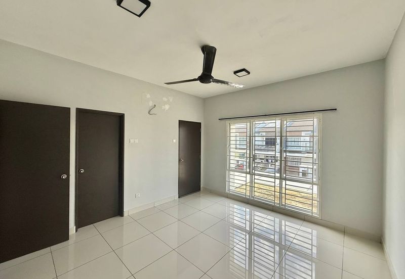 Taman Ruby Dengkil, 2 Storey House For Sale, Like New