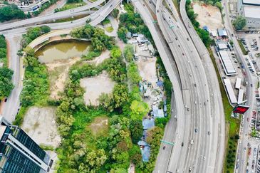 The Bousteador, Mutiara Damansara