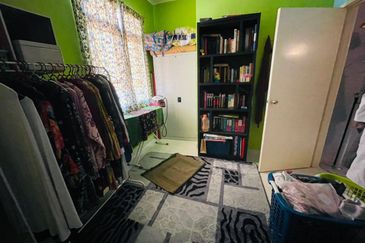 Lorong Az-Zaharah 10/20