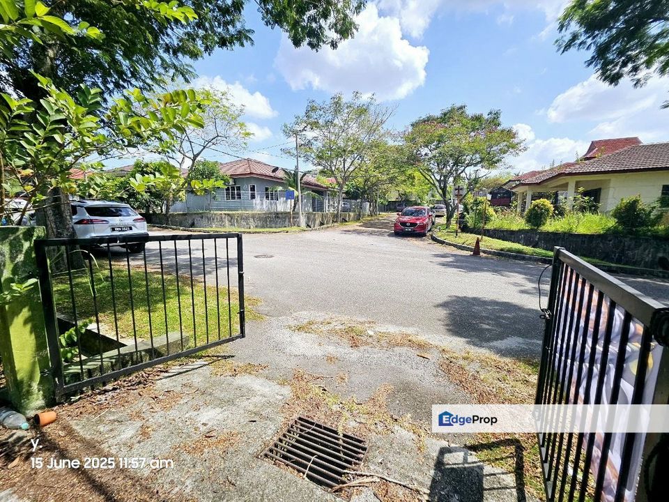 Bandar Putra Permai Seri Kembangan, 1 Storey Bungalow House For Sale, Cheapest and Spacious Unit, Selangor, Seri Kembangan