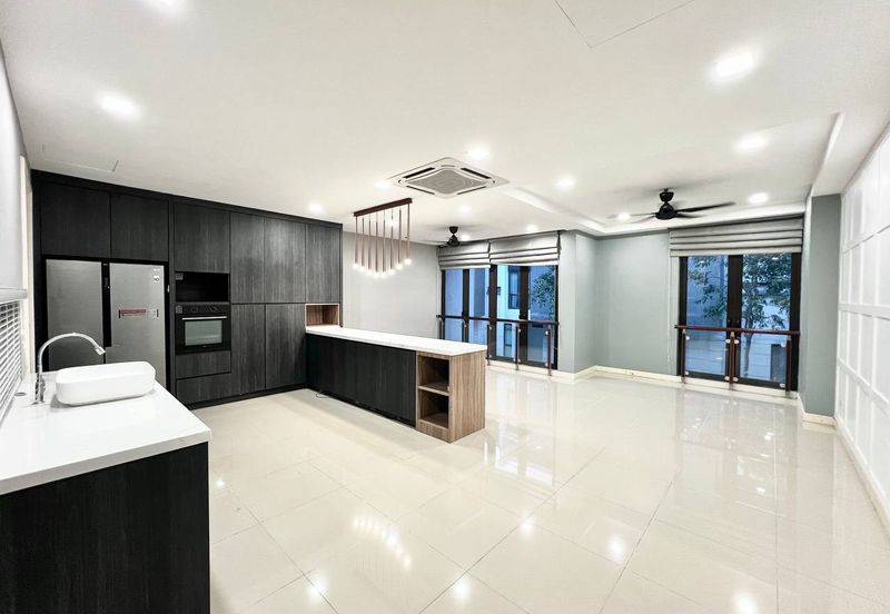 Mozart, Symphony Hills