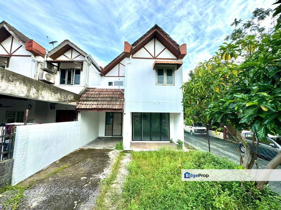 SS7 Kelana Jaya, 2 Storey Endlot House For Sale, Good Condition, Selangor, Petaling Jaya