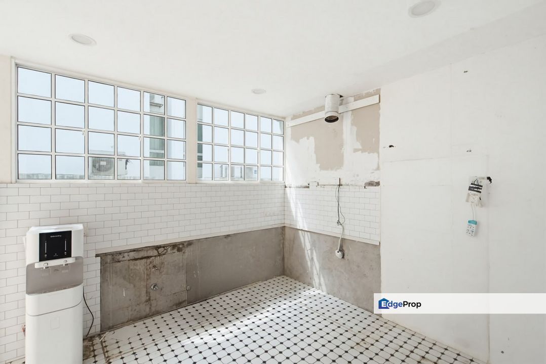 Cassia Garden Residence Cyberjaya, 3 Storey Terrace House For Sale, Renovated Like New, Selangor, Cyberjaya