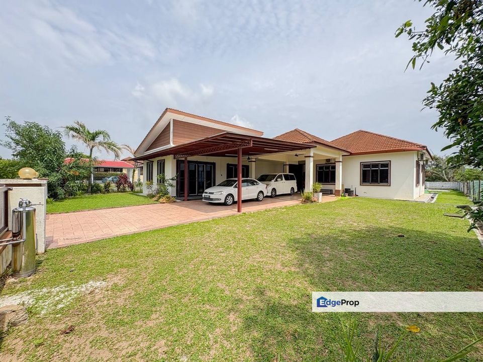 Villa Idaman 6 Bandar Sri Sendayan, 1 Storey Bungalow House For Sale, Spacious Land, Negeri Sembilan, Seremban