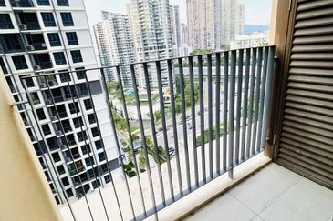 Henna Residence @ The Quartz