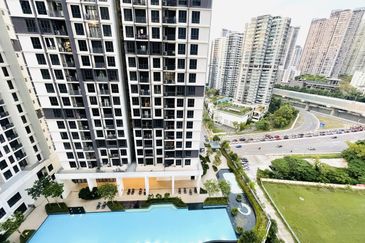 Henna Residence @ The Quartz