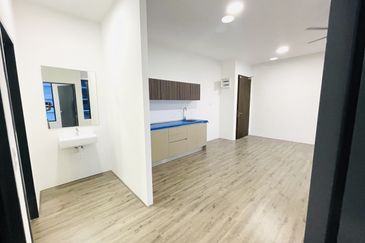 Henna Residence @ The Quartz