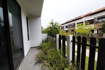 Setia Warisan Tropika (Belladonna)