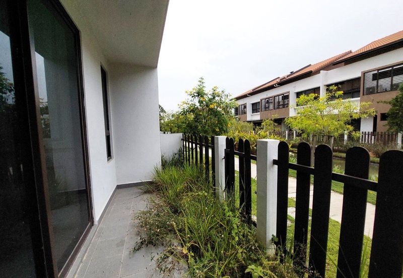 Setia Warisan Tropika (Belladonna)