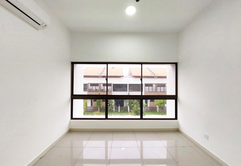 Setia Warisan Tropika (Belladonna)