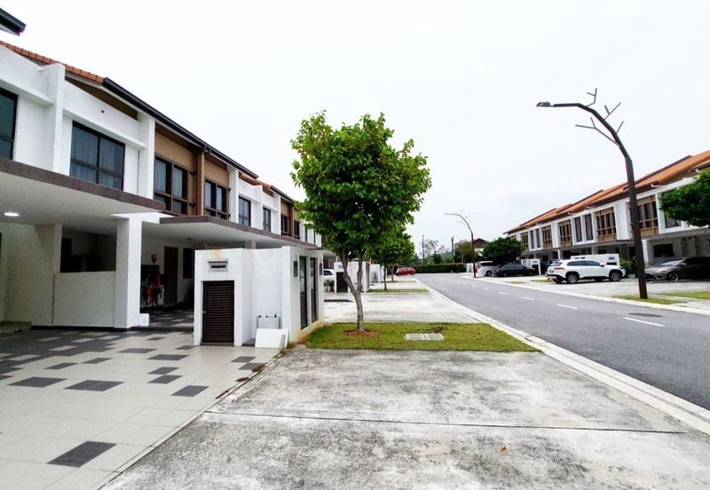 Setia Warisan Tropika (Belladonna)