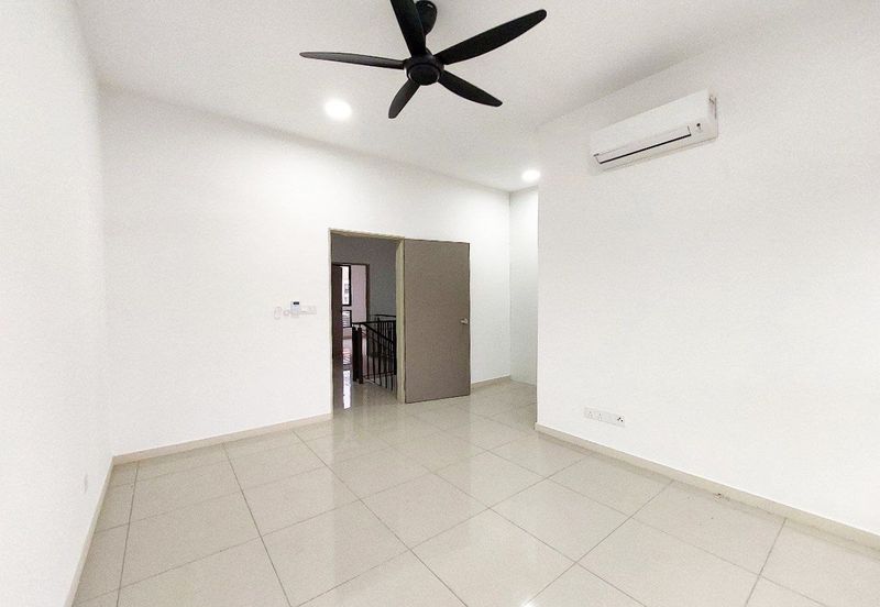 Setia Warisan Tropika (Belladonna)