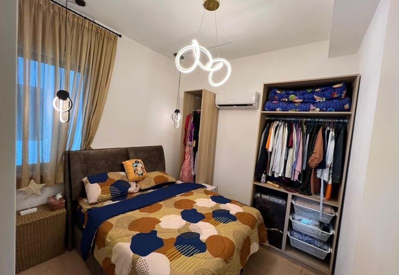 Lake Point Residence