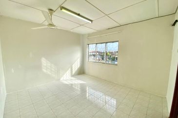 Taman Pinggiran Putra