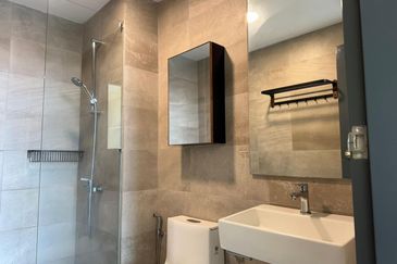 Henna Residence @ The Quartz