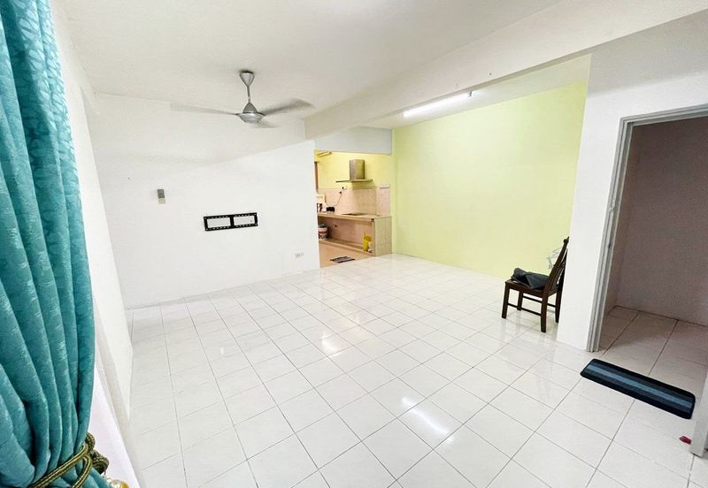 Sri Puteri (Earls Court), Ukay Perdana