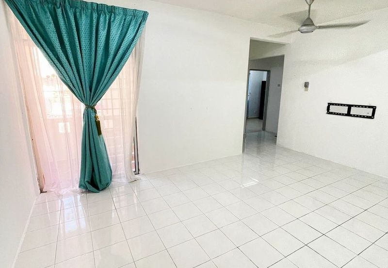 Sri Puteri (Earls Court), Ukay Perdana