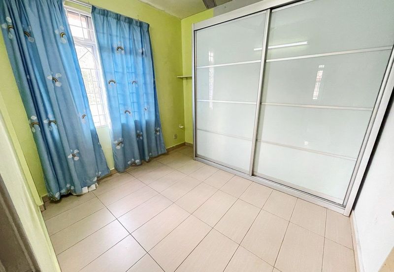 Sri Puteri (Earls Court), Ukay Perdana