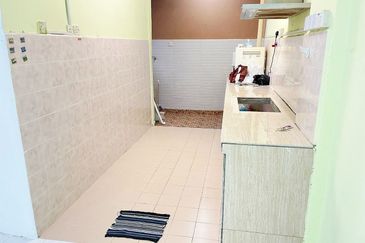 Sri Puteri (Earls Court), Ukay Perdana