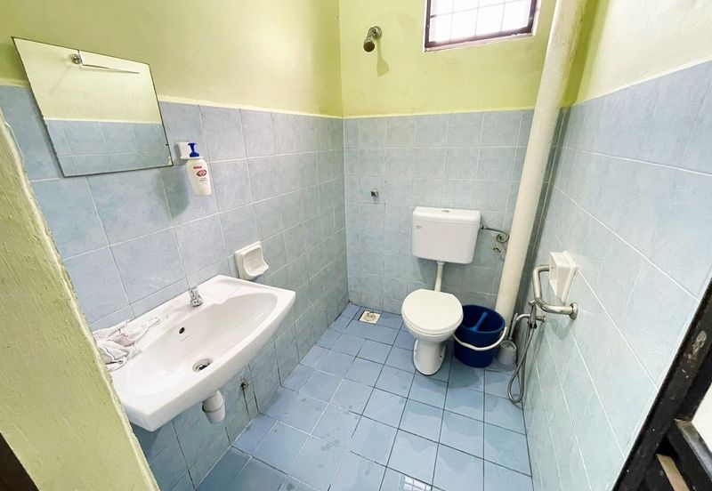 Sri Puteri (Earls Court), Ukay Perdana