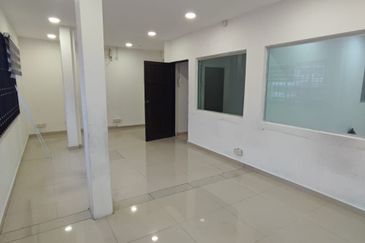 JB Town @ Jalan Kebun Teh Semi D Commercial For Rent