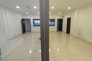 JB Town @ Jalan Kebun Teh Semi D Commercial For Rent