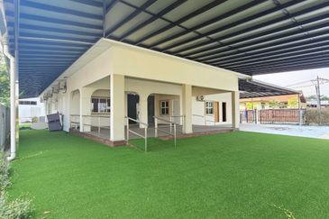 Kampung Stulang Darat @ Johor Bahru Town Bungalow with big land  For Sale