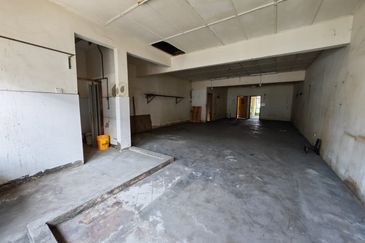 Taman Tanjung Puteri Resort, Pasir Gudang. Double Storey Shop For Sale 