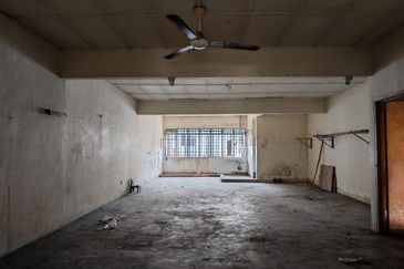 Taman Tanjung Puteri Resort, Pasir Gudang. Double Storey Shop For Sale 