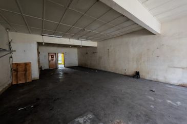 Taman Tanjung Puteri Resort, Pasir Gudang. Double Storey Shop For Sale 