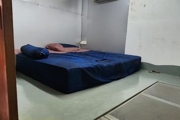 Taman Tanjung Puteri Resort, Pasir Gudang. Double Storey Shop For Sale 