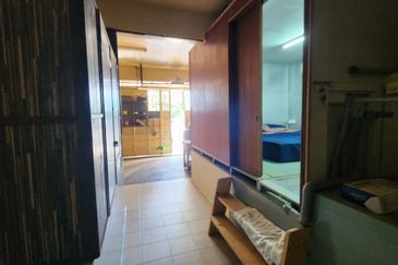 Taman Tanjung Puteri Resort, Pasir Gudang. Double Storey Shop For Sale 