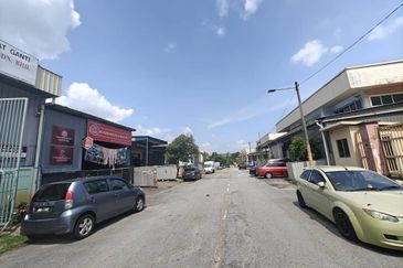 Kawasan Perindustrian Tanah Tampoi Terrace Factory For Sale 